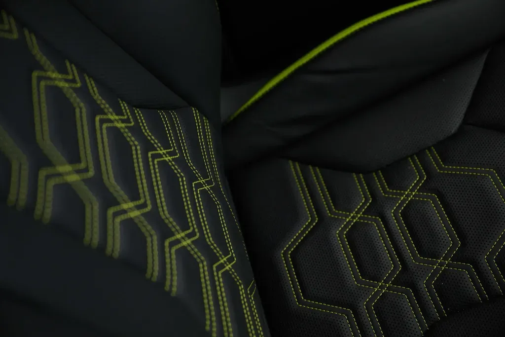 2025 Lamborghini Urus SE, 16/20