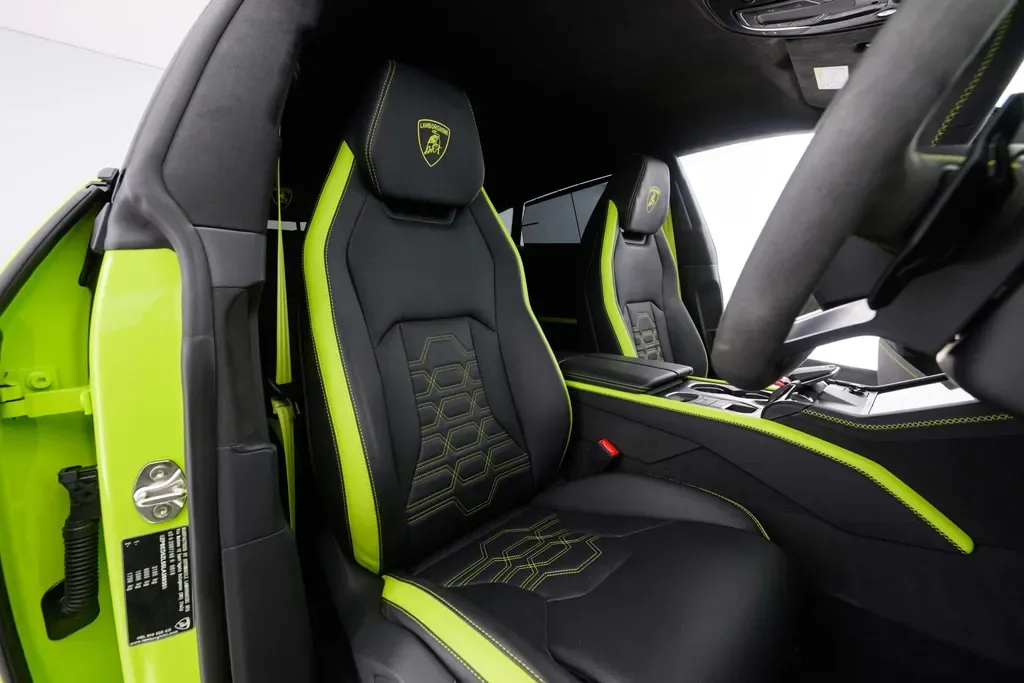 2025 Lamborghini Urus SE, 18/20
