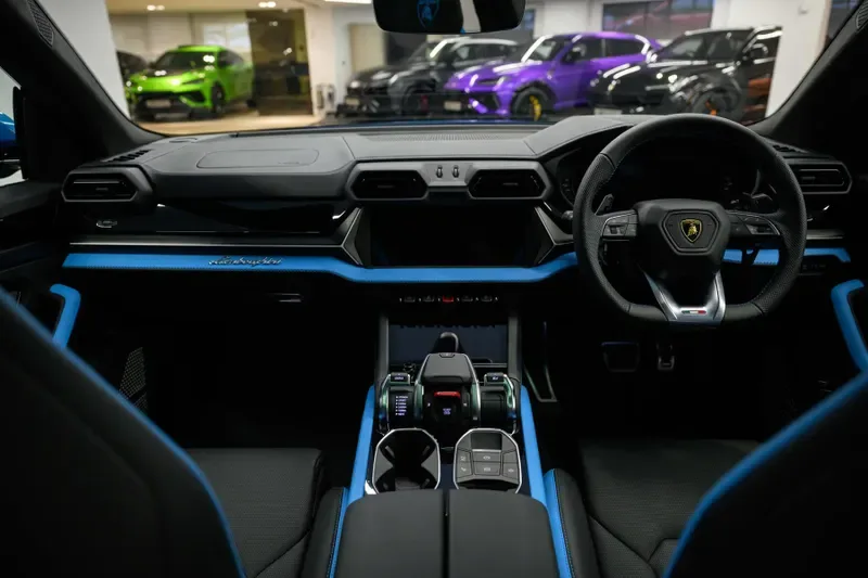 2025 Lamborghini Urus SE, 10/20