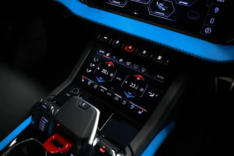 2025 Lamborghini Urus SE, 11/20