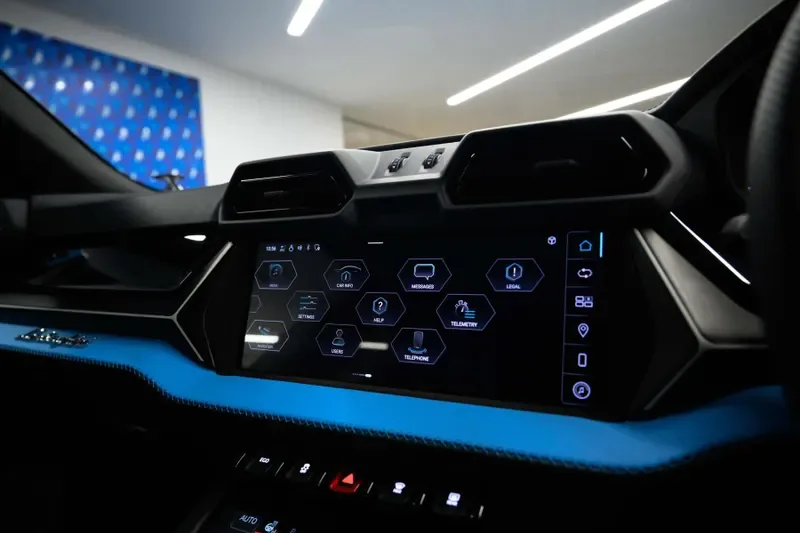2025 Lamborghini Urus SE, 13/20