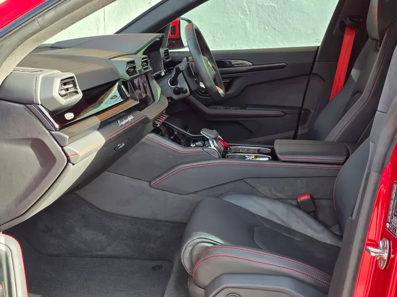 2025 Lamborghini Urus SE, 6/20