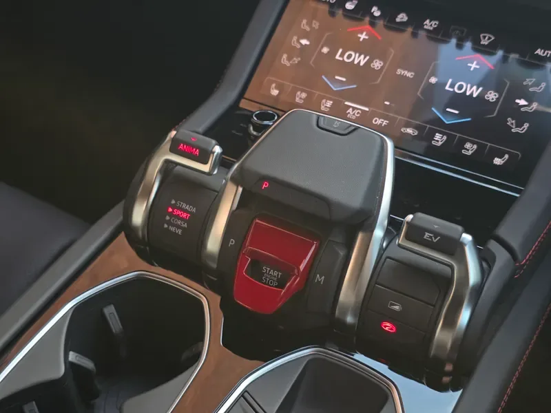2025 Lamborghini Urus SE, 15/20