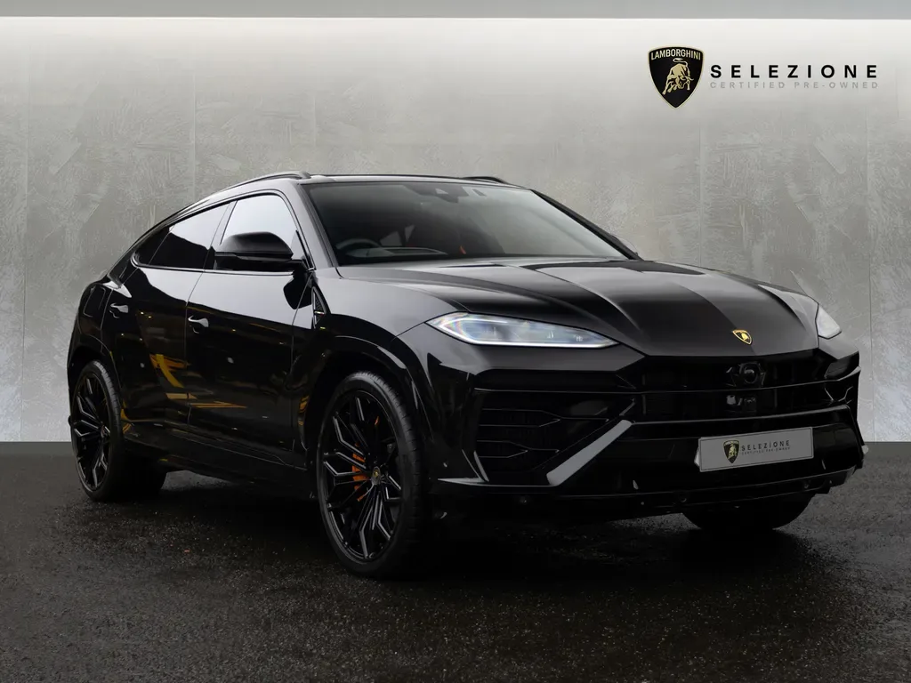 2025 Lamborghini Urus SE proposé par un groupe de concessions agréées à Manchester, Royaume-Uni, photo principale