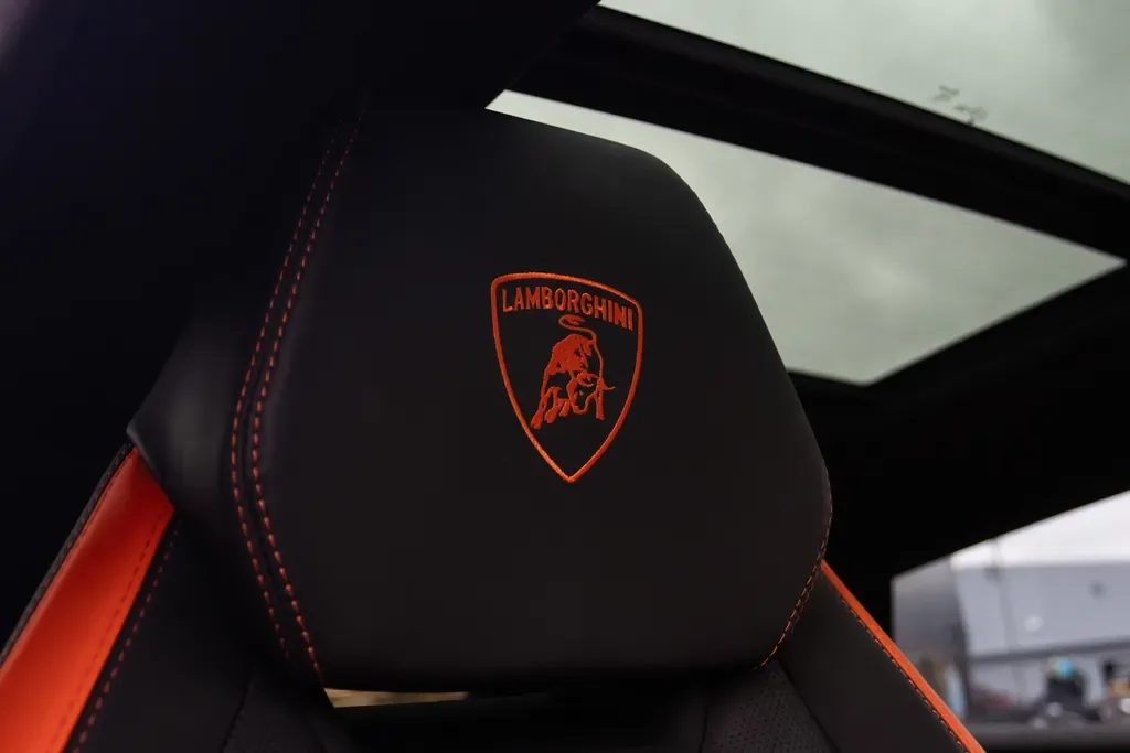 2025 Lamborghini Urus SE, 6/20