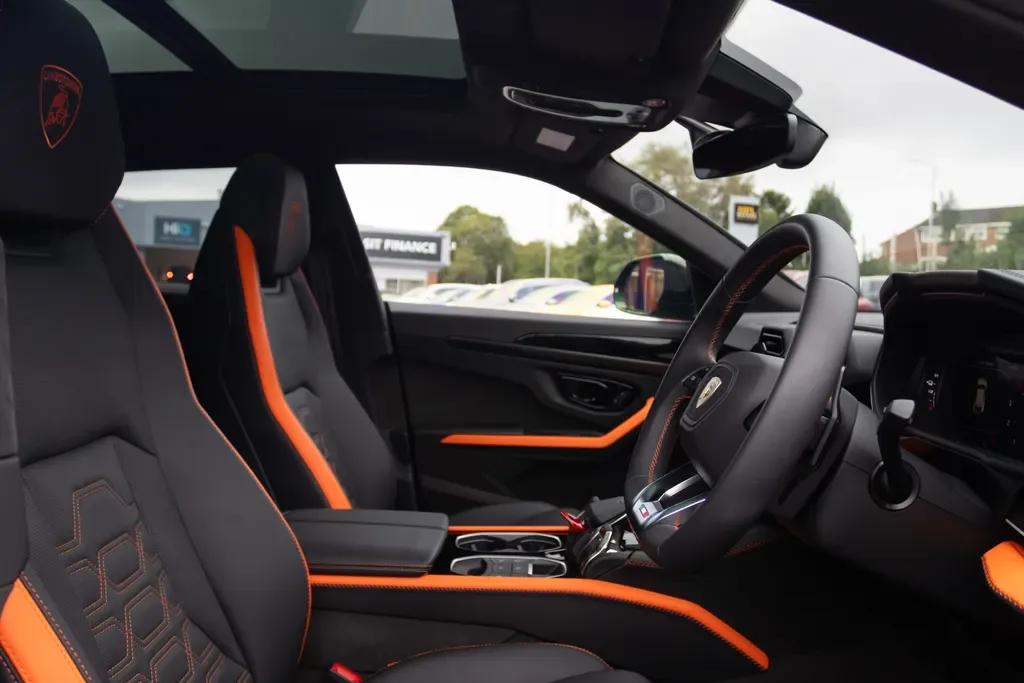 2025 Lamborghini Urus SE, 10/20