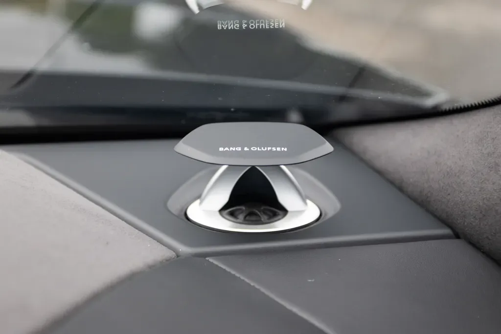 2025 Lamborghini Urus SE, 12/20