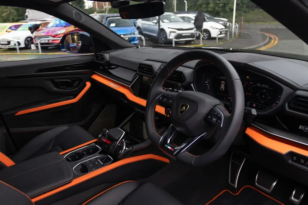 2025 Lamborghini Urus SE, 14/20