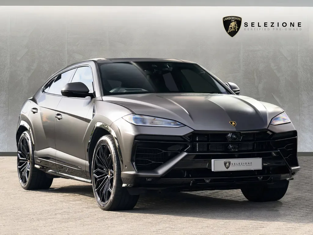 2025 Lamborghini Urus SE proposé par un groupe de concessions agréées à Hatfield, Royaume-Uni, photo principale