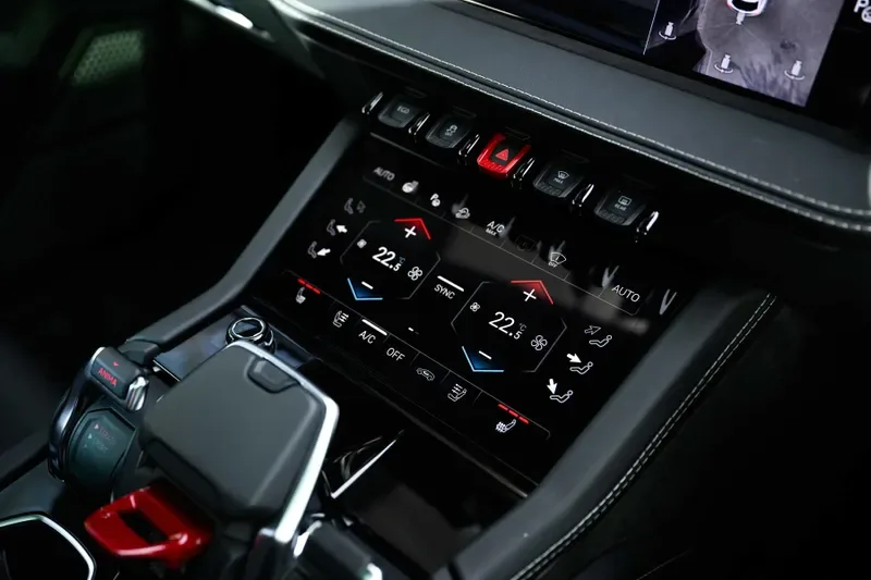 2025 Lamborghini Urus SE, 11/20