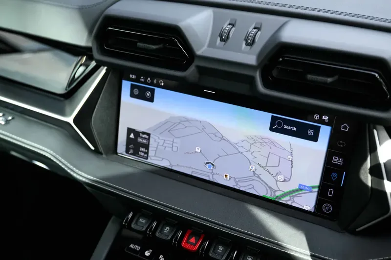 2025 Lamborghini Urus SE, 13/20