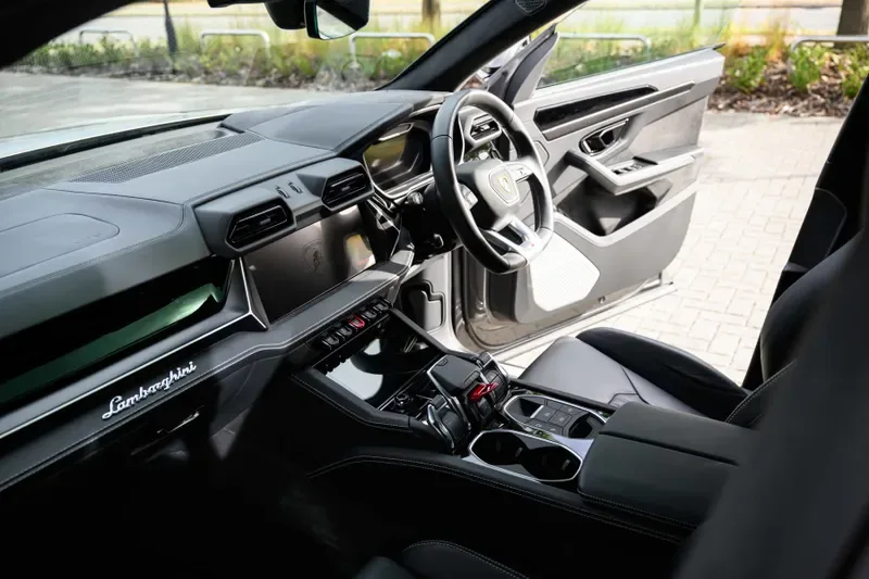 2025 Lamborghini Urus SE, 17/20