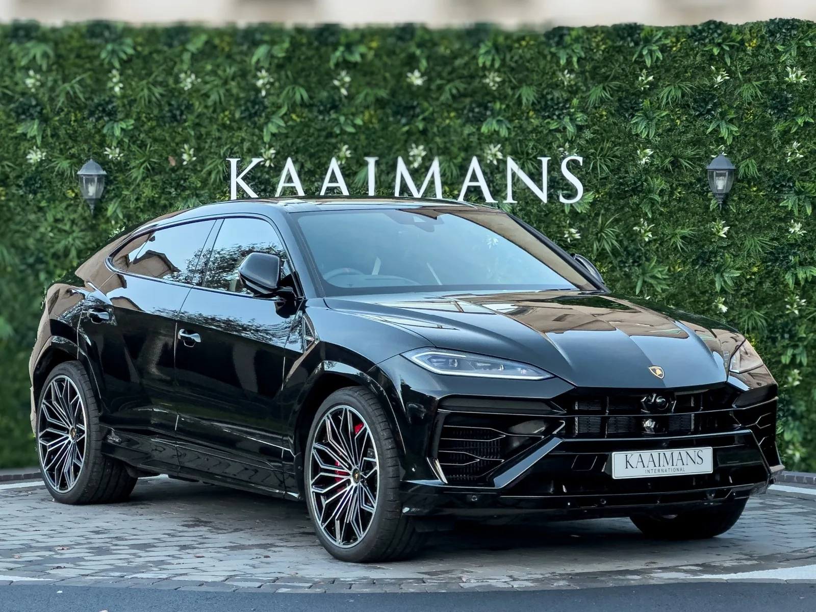 2025 Lamborghini Urus SE proposée par un concessionnaire spécialisé à Tollerton, Royaume-Uni, photo principale