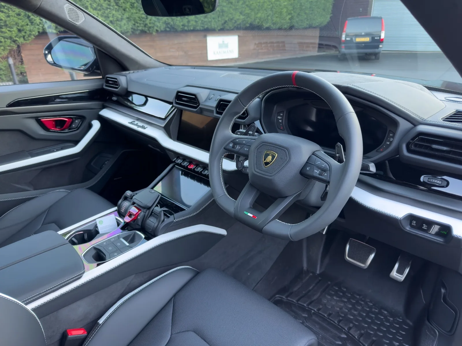 2025 Lamborghini Urus SE, 6/30