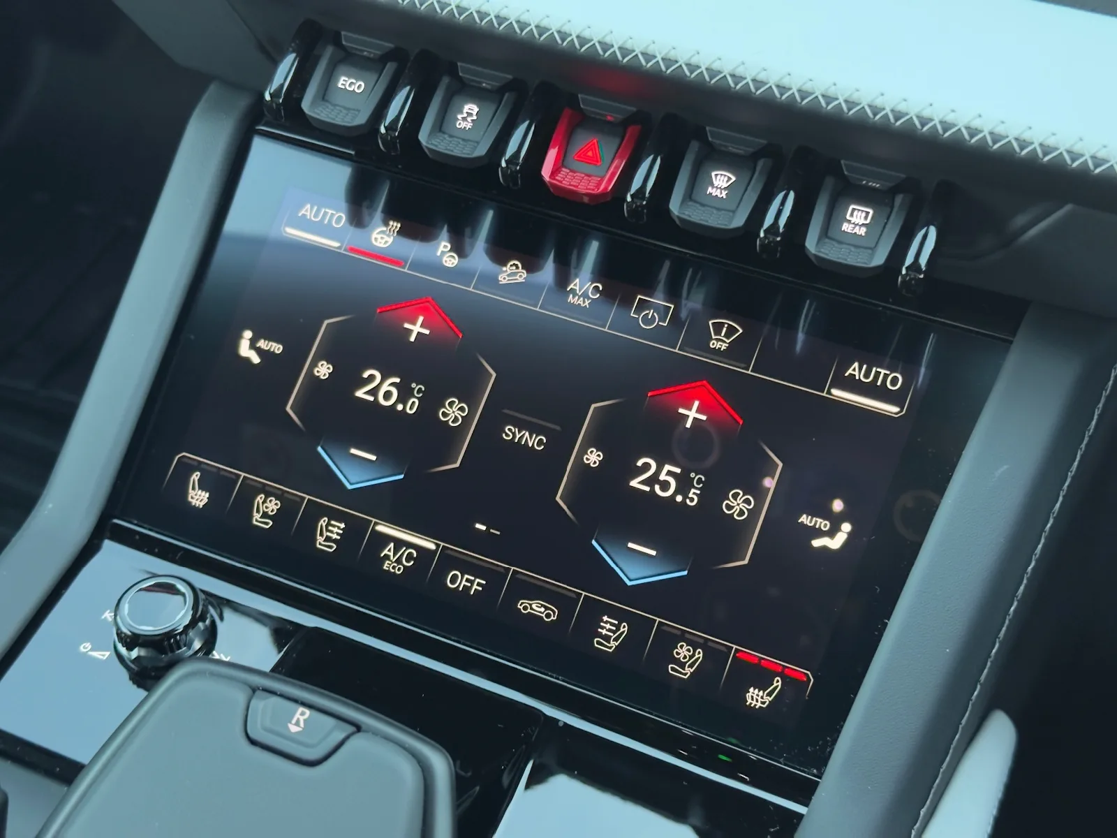 2025 Lamborghini Urus SE, 13/30