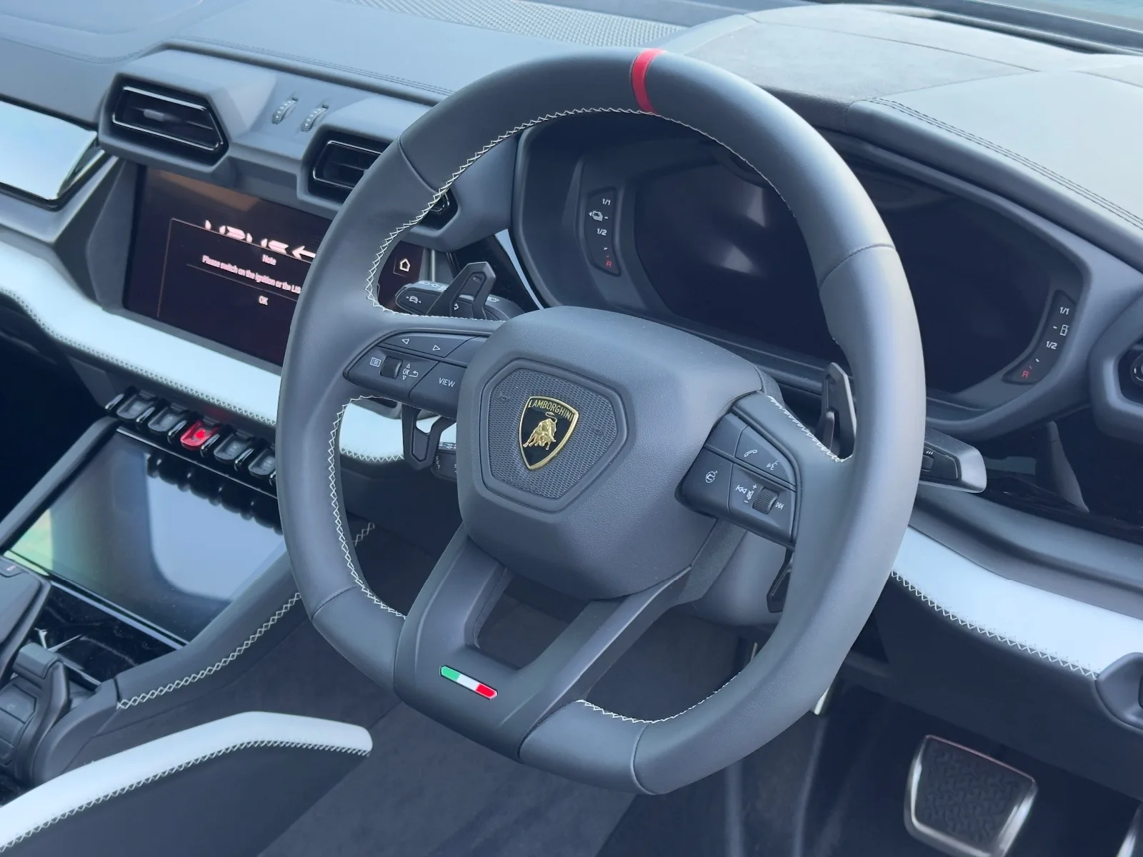 2025 Lamborghini Urus SE, 26/30