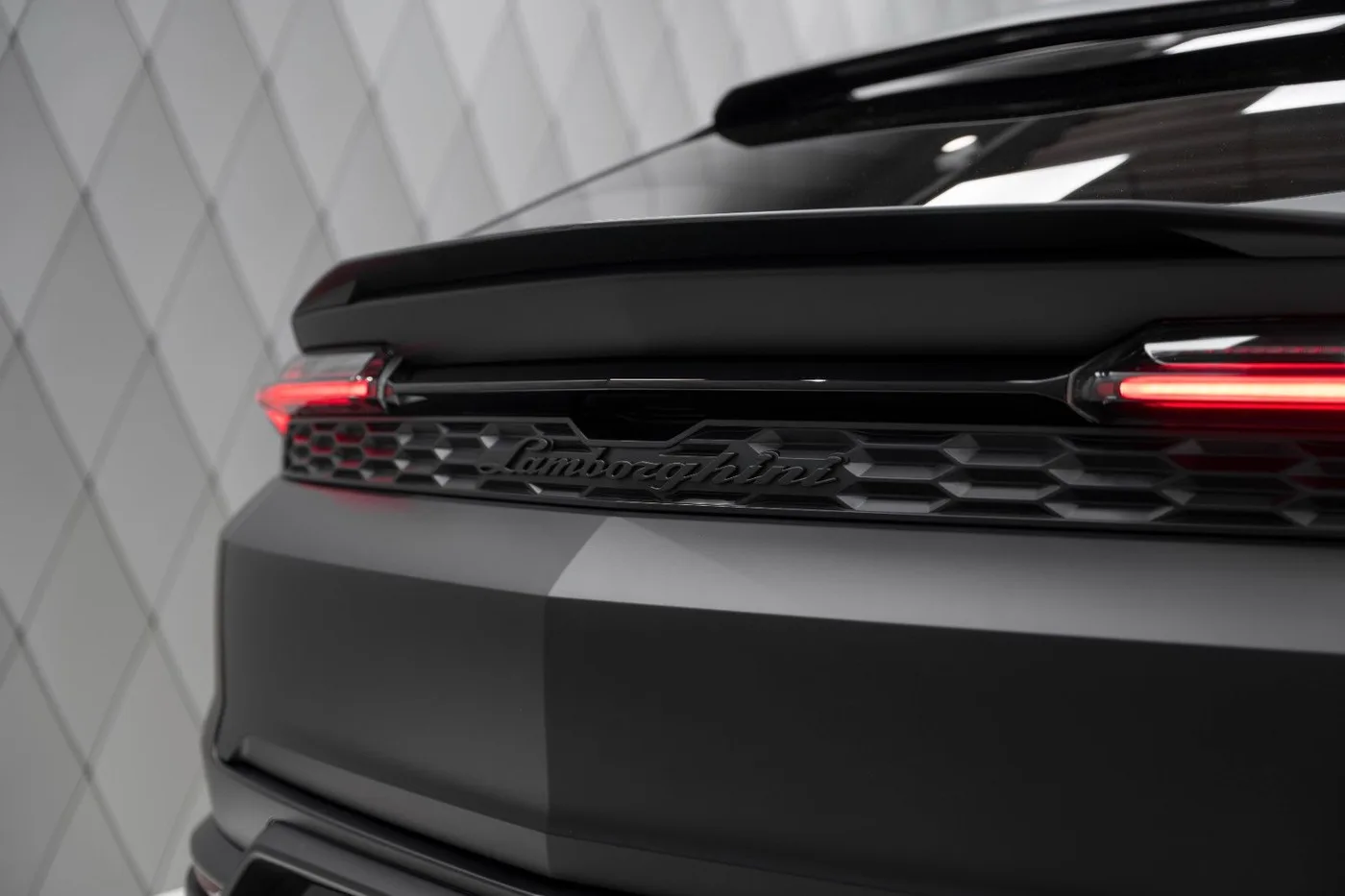 2025 Lamborghini Urus SE angeboten von einem Supersportwagenhändler in Schenefeld, Deutschland, Foto 10 von 25