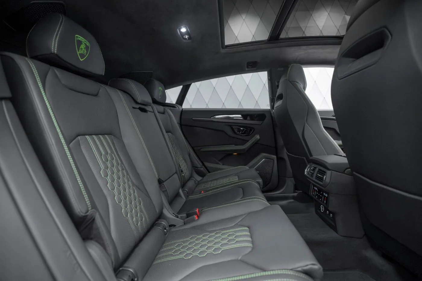 2025 Lamborghini Urus SE angeboten von einem Supersportwagenhändler in Schenefeld, Deutschland, Foto 18 von 25