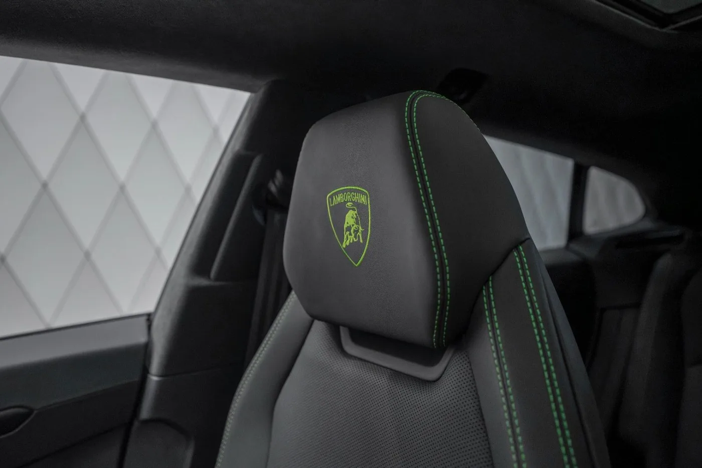 2025 Lamborghini Urus SE angeboten von einem Supersportwagenhändler in Schenefeld, Deutschland, Foto 24 von 25
