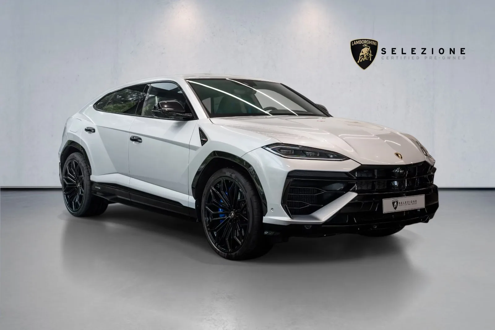 2025 Lamborghini Urus SE proposée par un concessionnaire spécialisé à Munich, Allemagne, photo principale