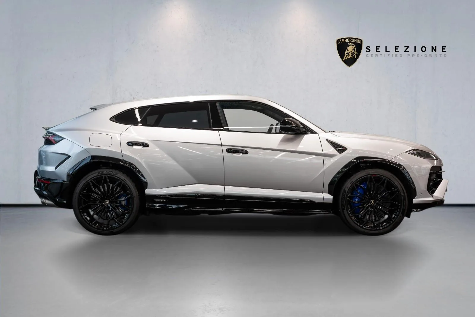 2025 Lamborghini Urus SE, 2/20
