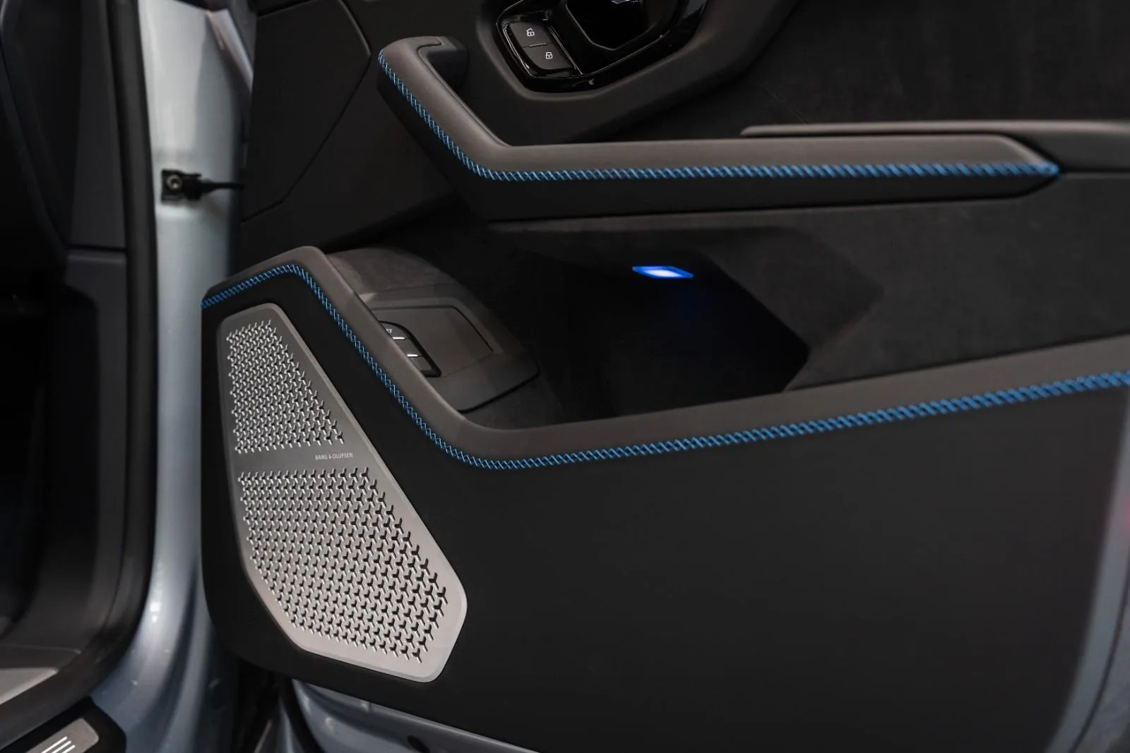 2025 Lamborghini Urus SE, 15/20