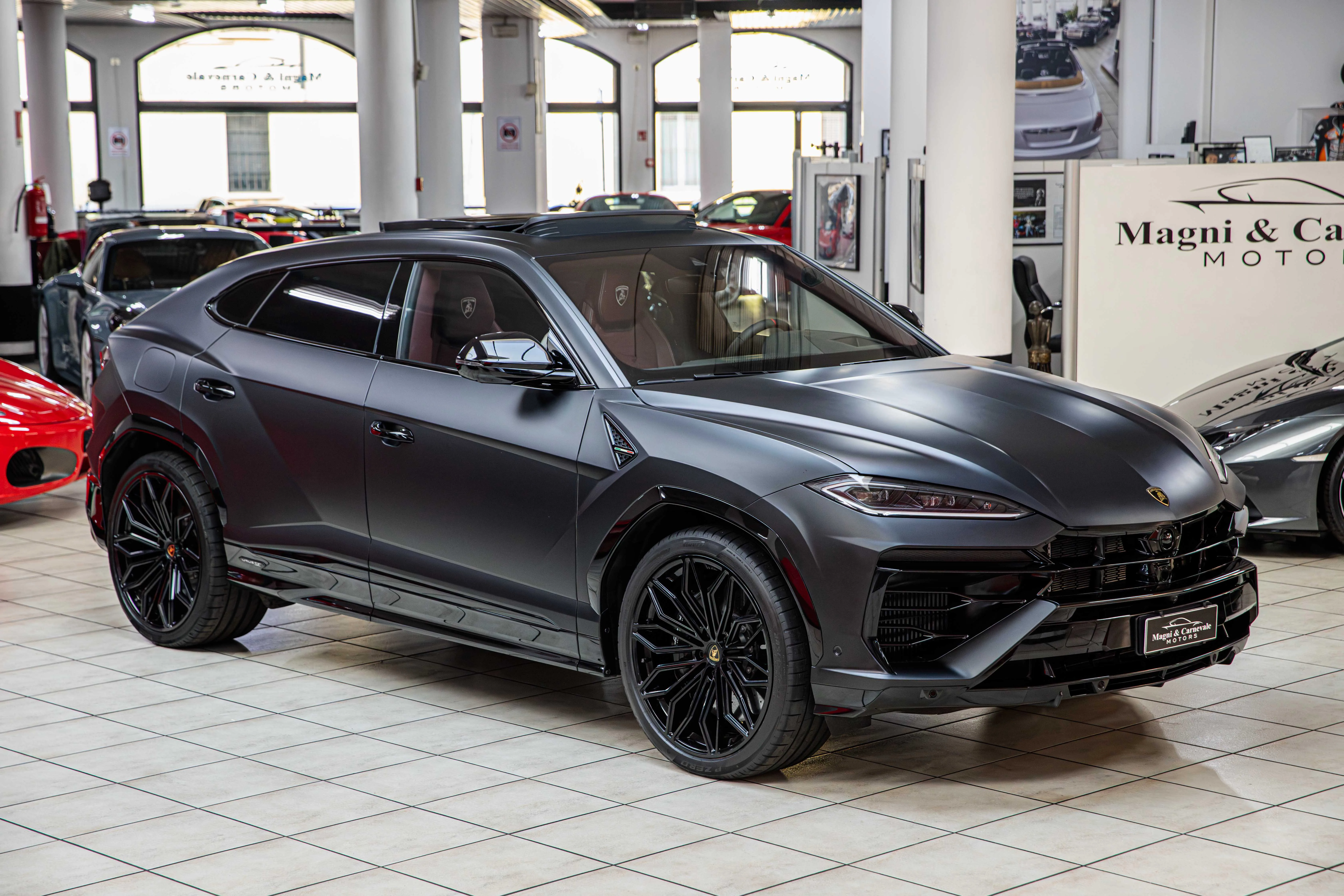 2025 Lamborghini Urus SE, 2/30
