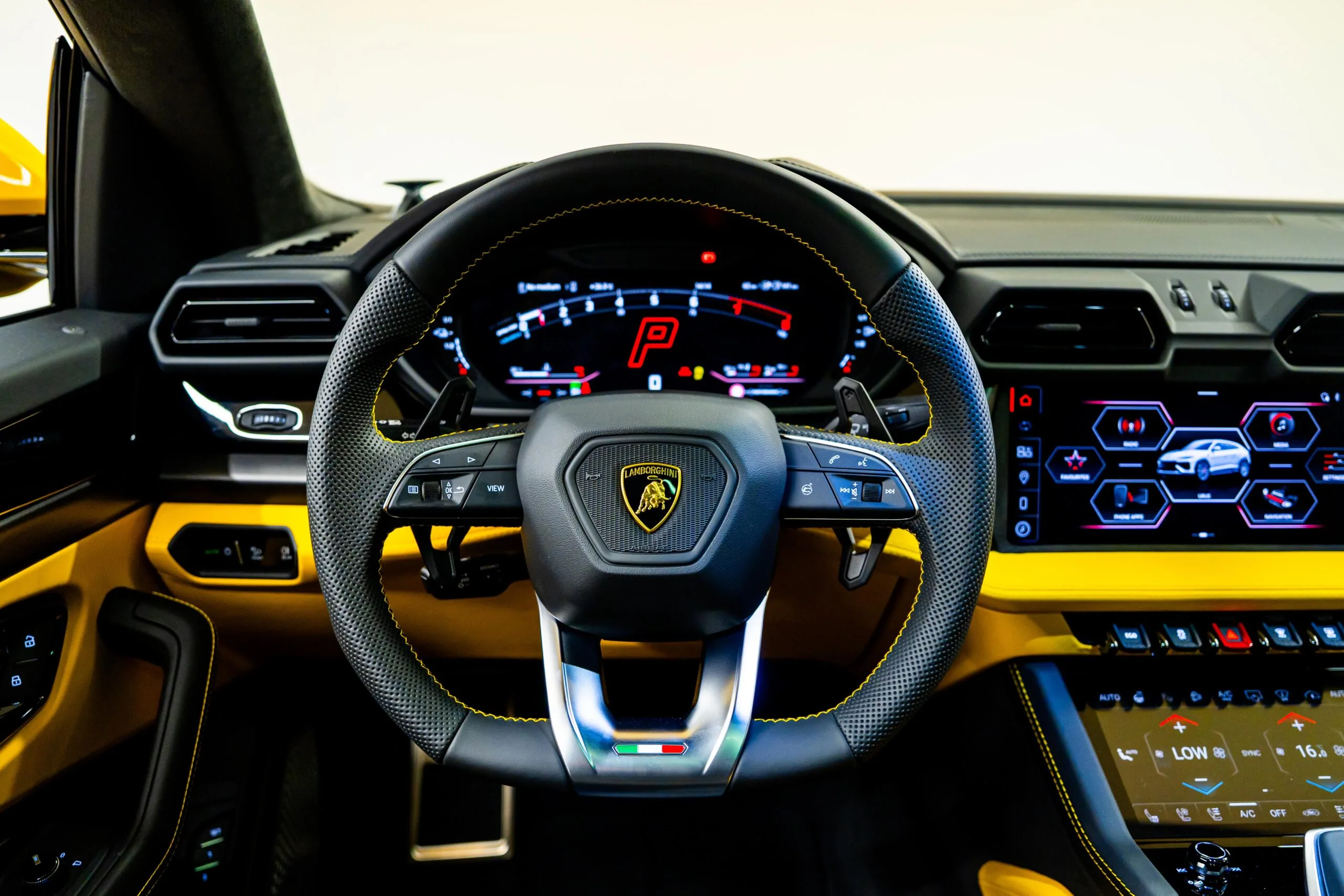 2025 Lamborghini Urus SE, 15/20