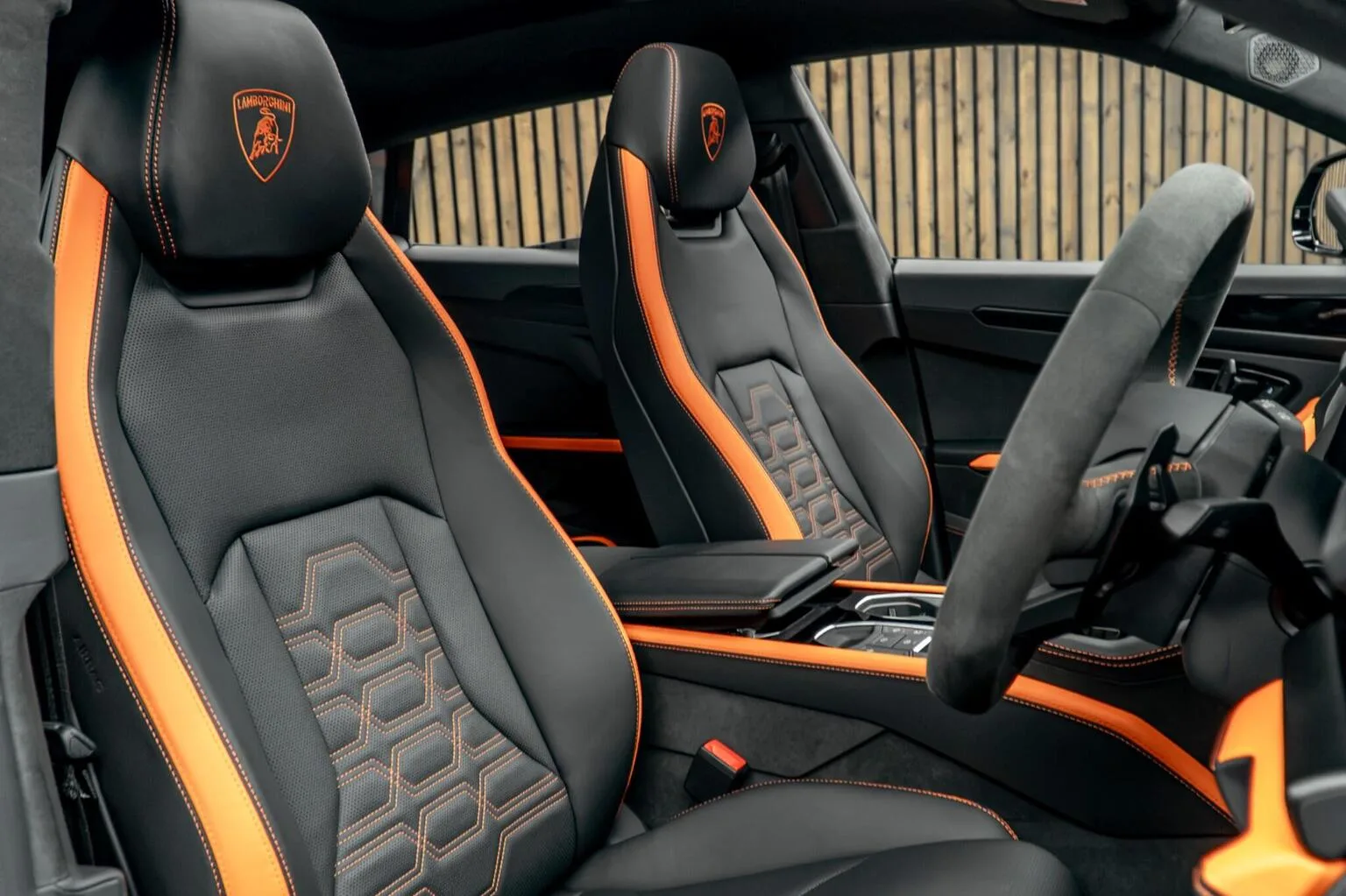2025 Lamborghini Urus SE, 2/30
