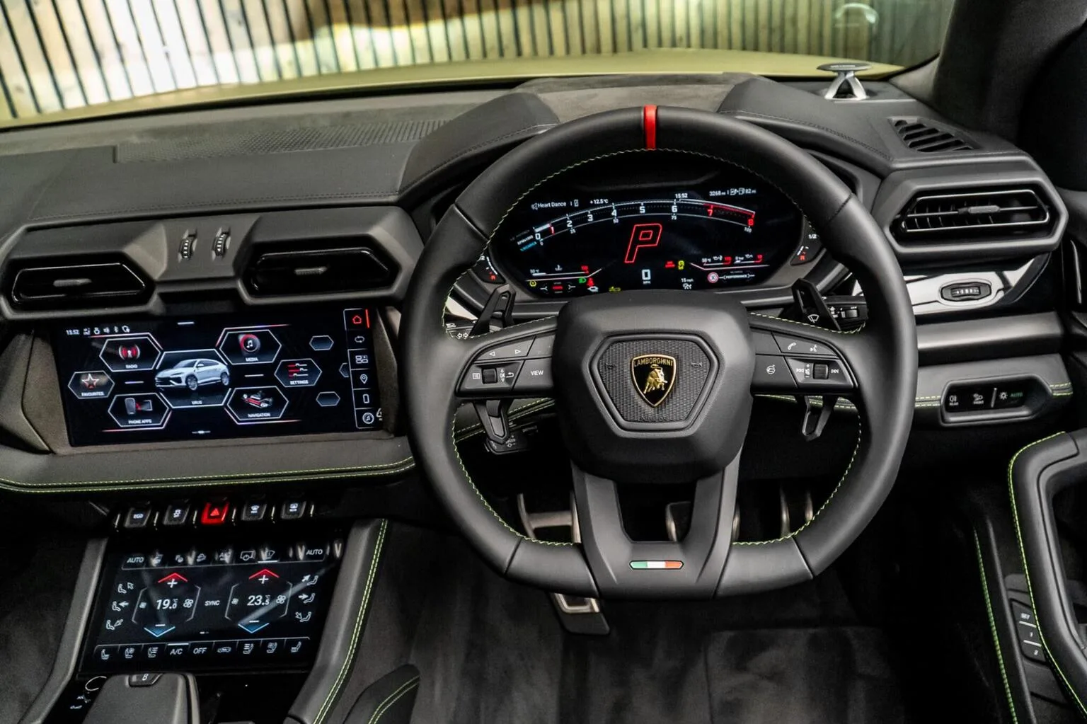 2025 Lamborghini Urus SE, 25/30