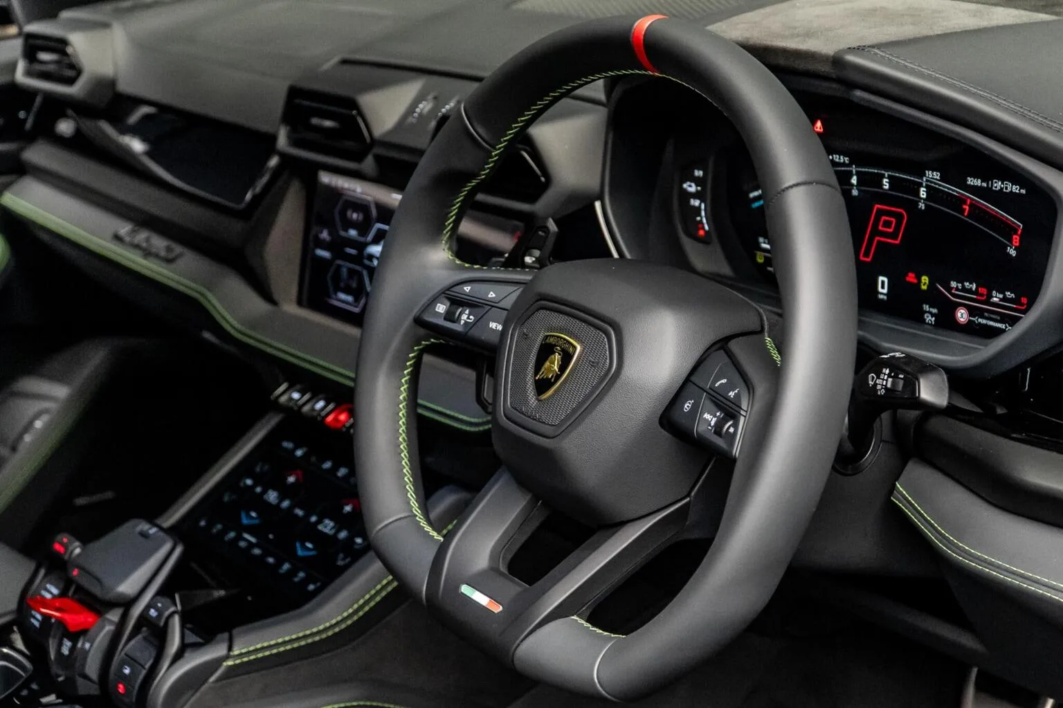 2025 Lamborghini Urus SE, 27/30