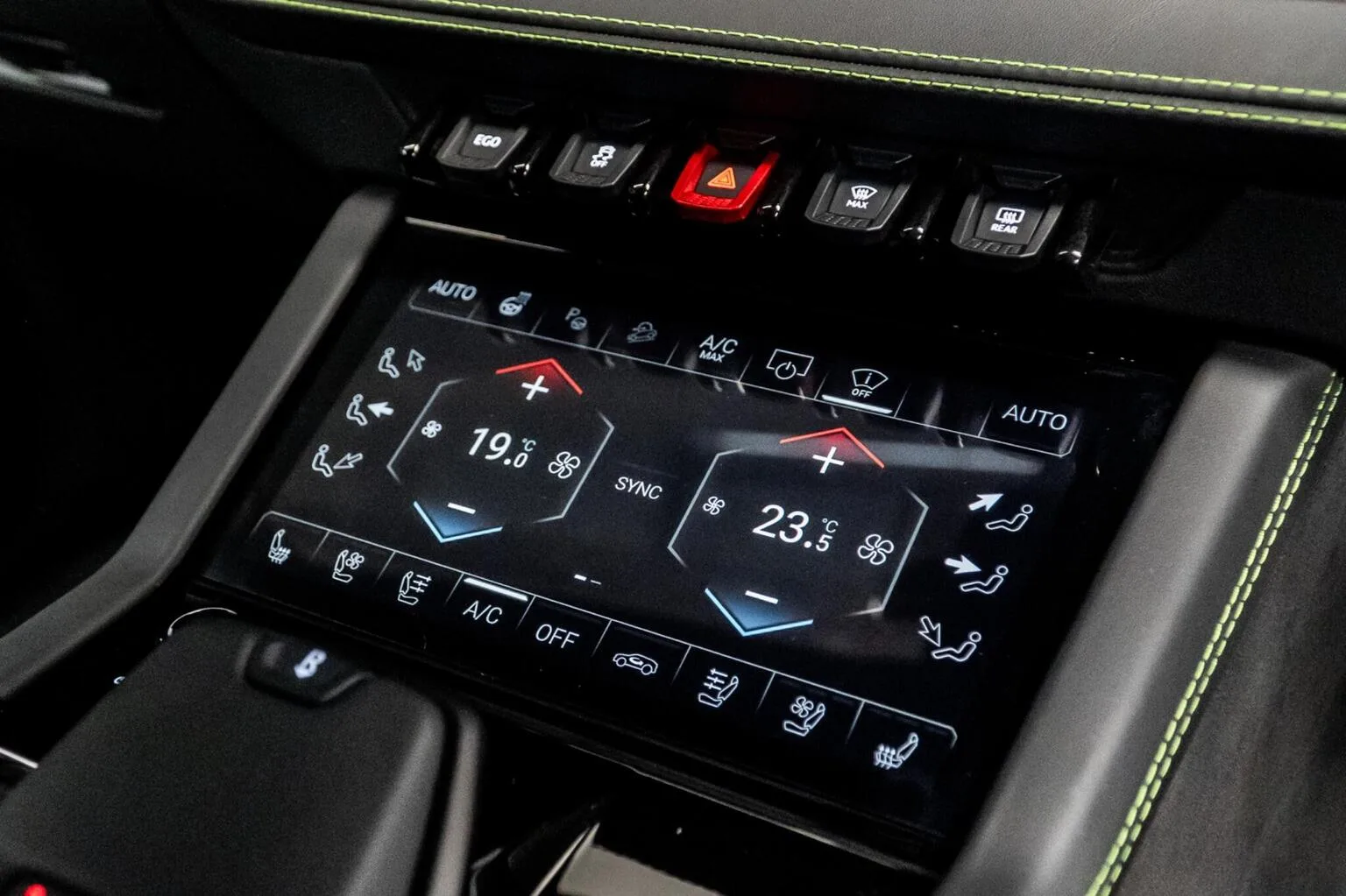 2025 Lamborghini Urus SE, 29/30