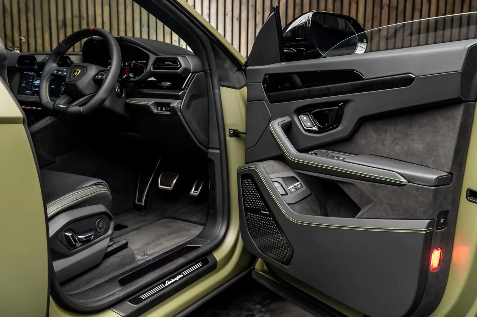 2025 Lamborghini Urus SE, 30/30