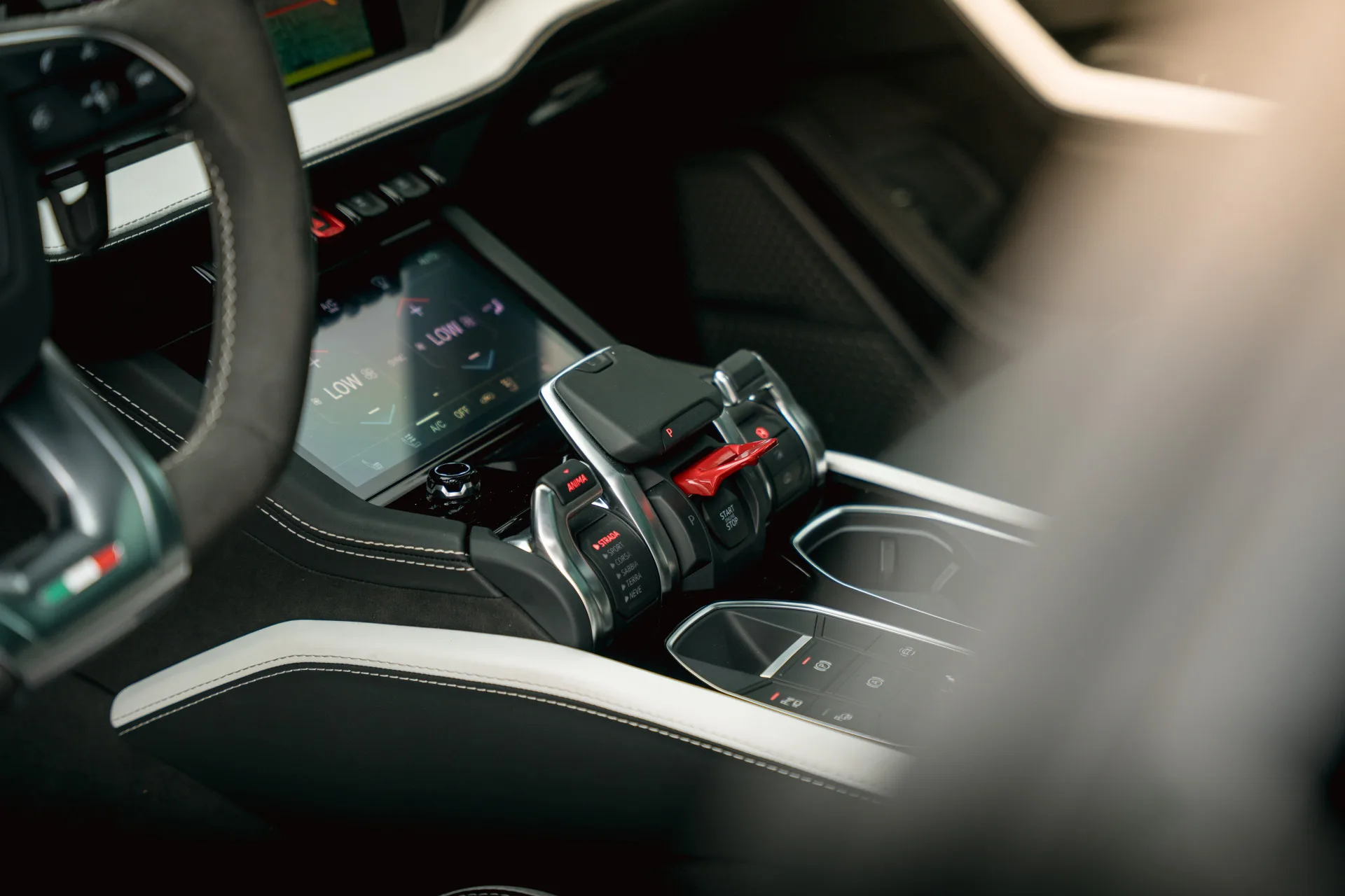 2025 Lamborghini Urus SE, 7/30