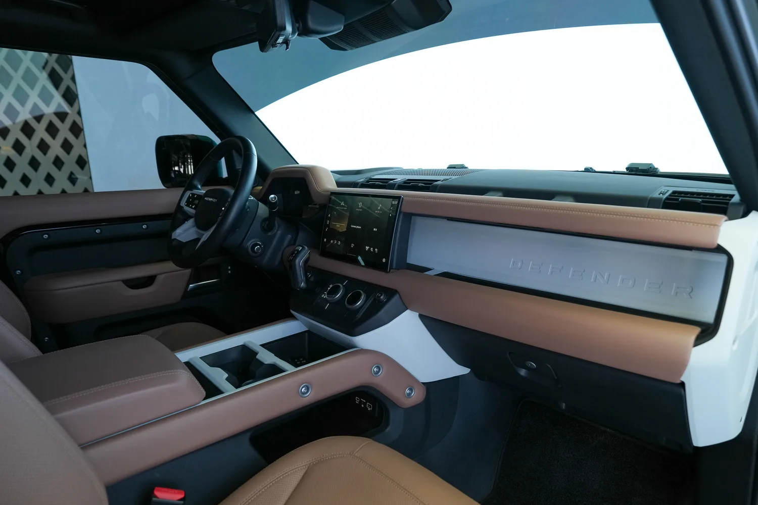 2025 Land Rover Defender 110 P400, 8/14