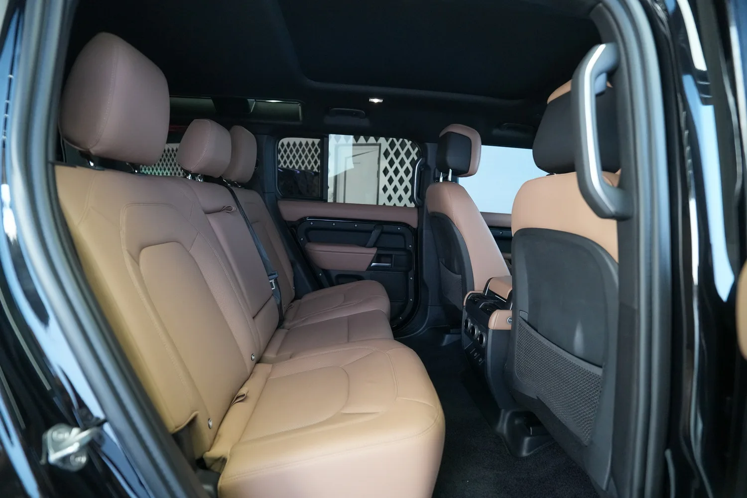 2025 Land Rover Defender 110 P400, 9/14