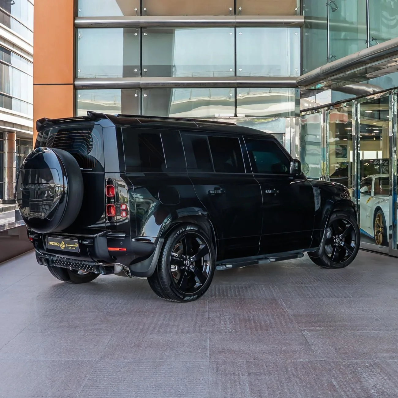 2025 Land Rover Defender 110 P400 X-Dynamic HSE, 2/16