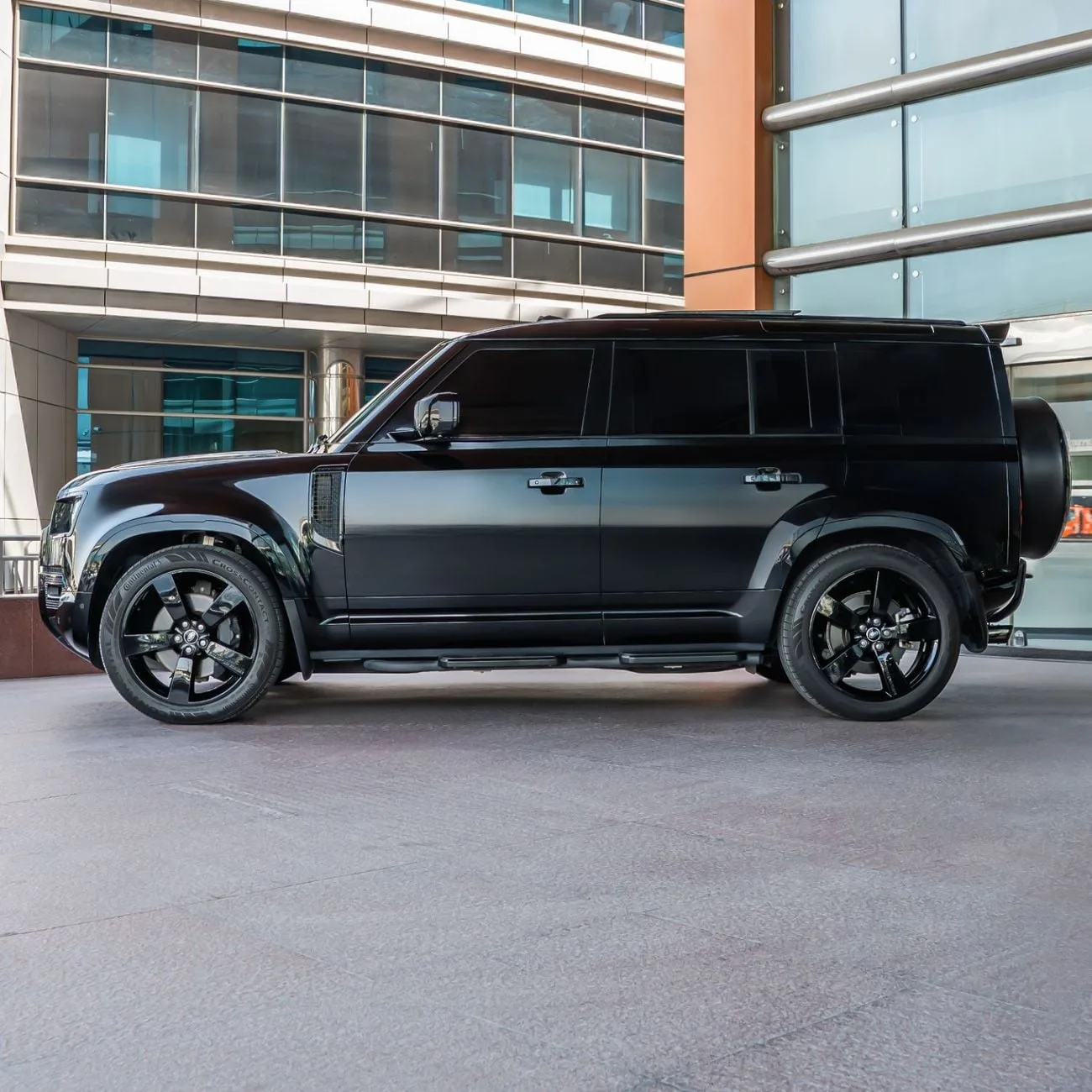 2025 Land Rover Defender 110 P400 X-Dynamic HSE, 5/16