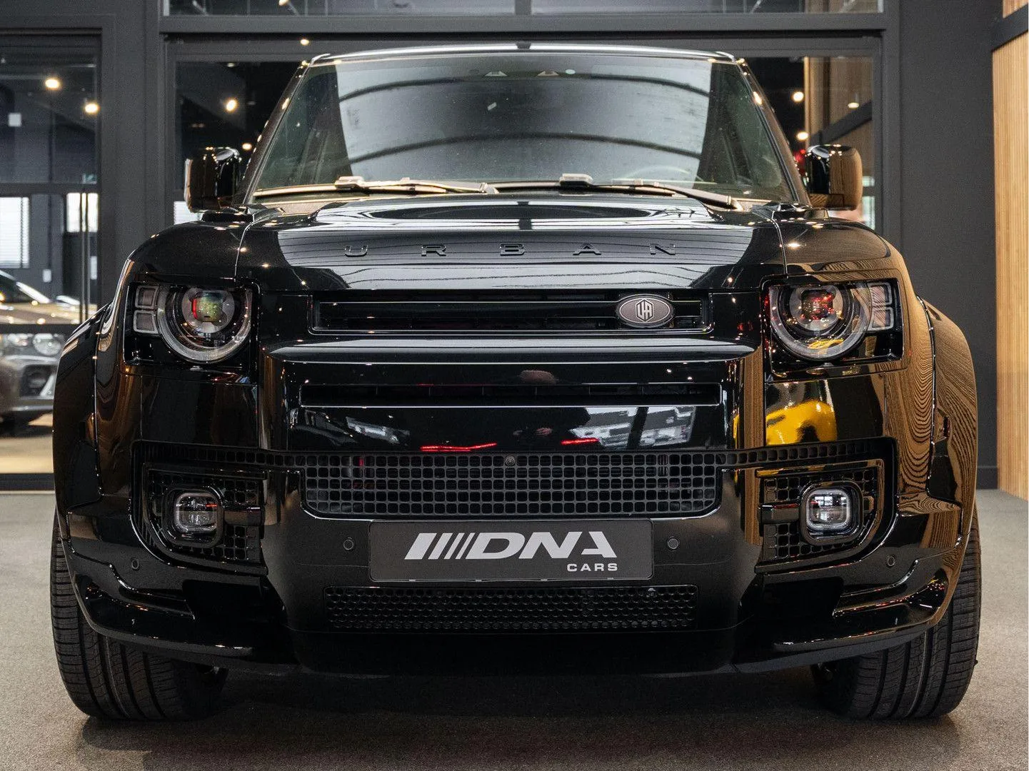 2025 Land Rover Defender 110 PHEV P300e X-Dynamic HSE Urban Automotive, 2/30