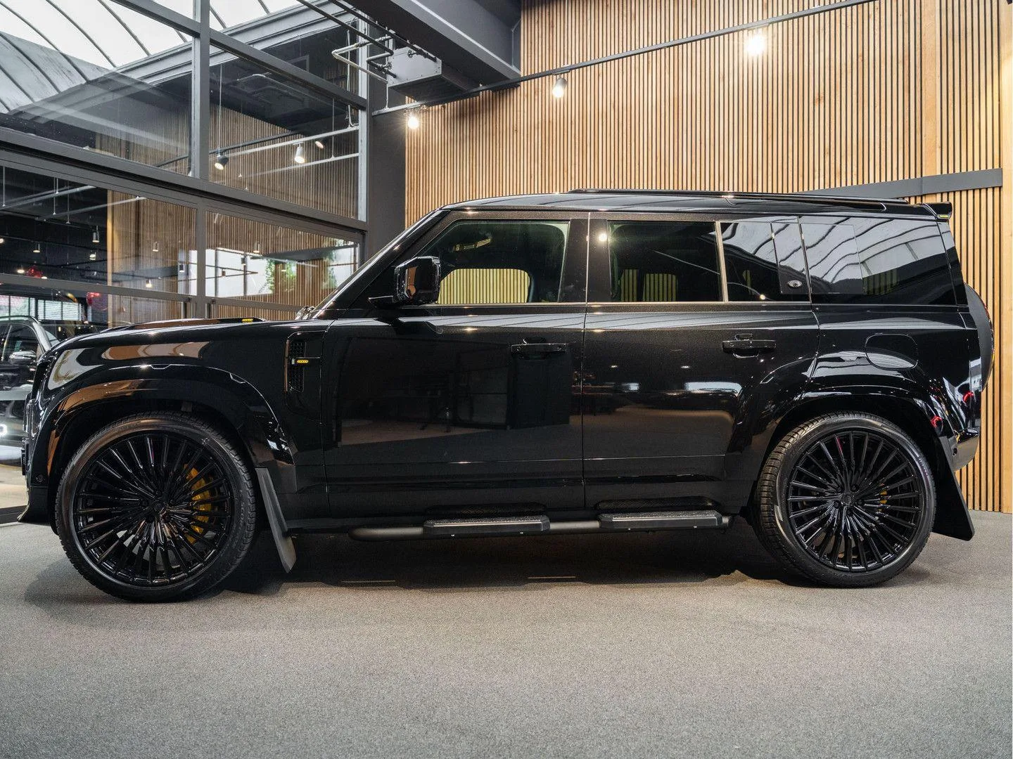 2025 Land Rover Defender 110 PHEV P300e X-Dynamic HSE Urban Automotive, 3/30