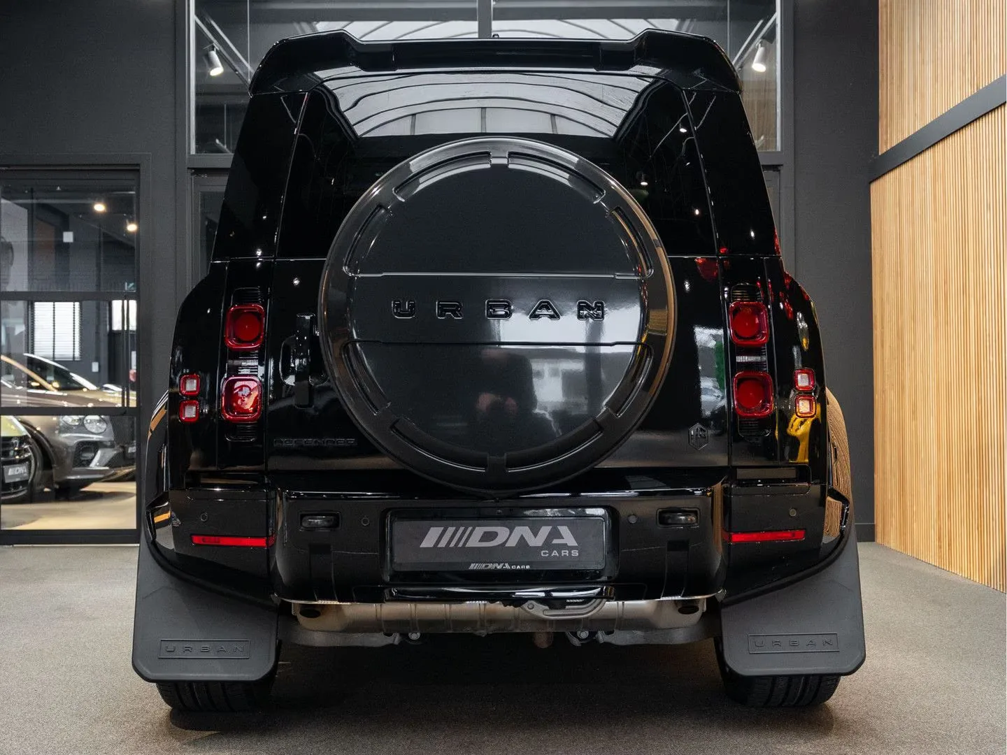 2025 Land Rover Defender 110 PHEV P300e X-Dynamic HSE Urban Automotive, 4/30