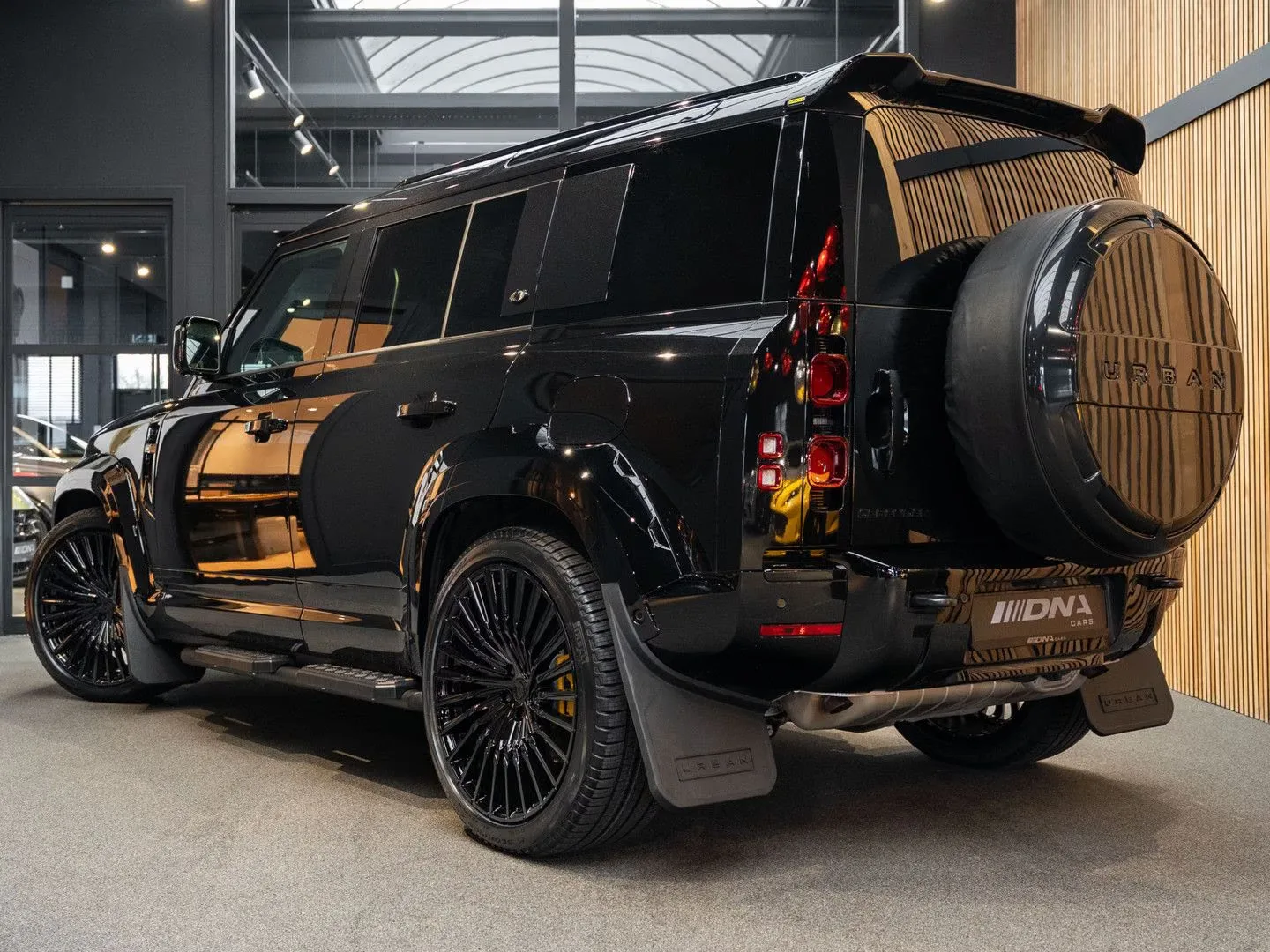 2025 Land Rover Defender 110 PHEV P300e X-Dynamic HSE Urban Automotive, 5/30