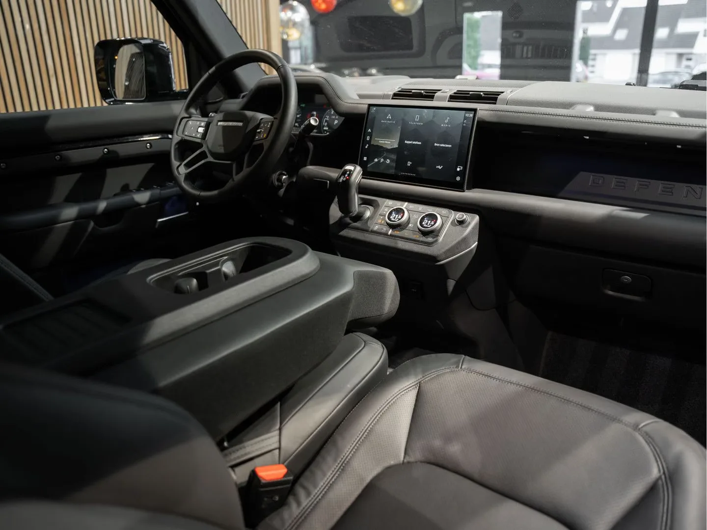 2025 Land Rover Defender 110 PHEV P300e X-Dynamic HSE Urban Automotive, 9/30