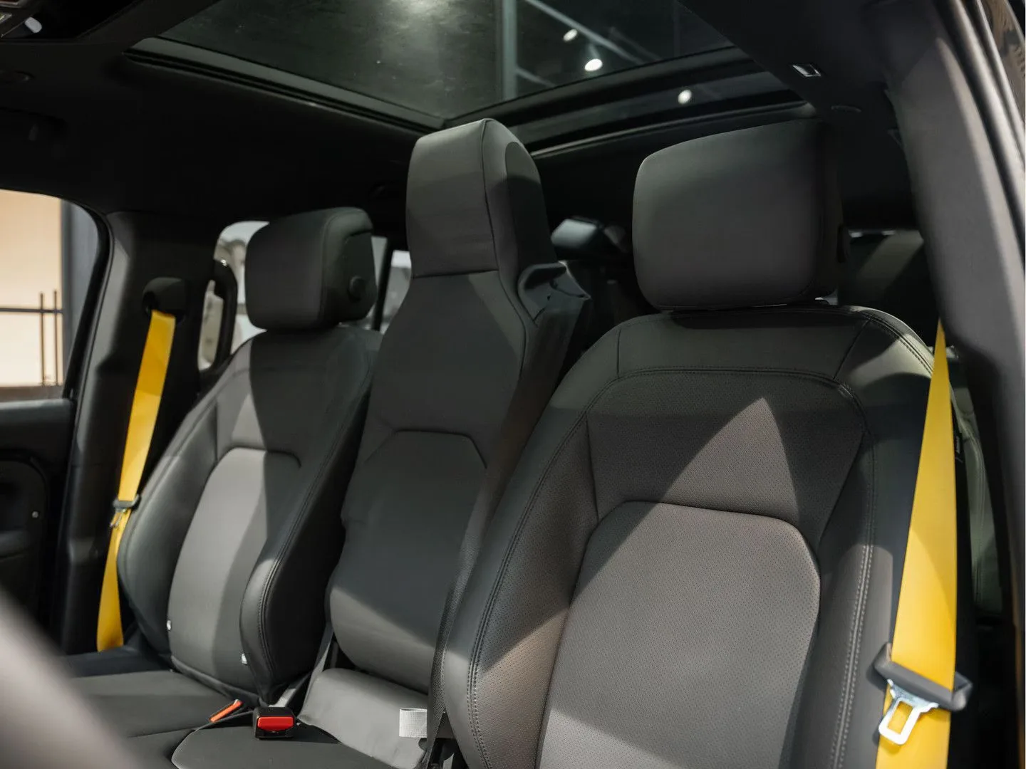 2025 Land Rover Defender 110 PHEV P300e X-Dynamic HSE Urban Automotive, 10/30