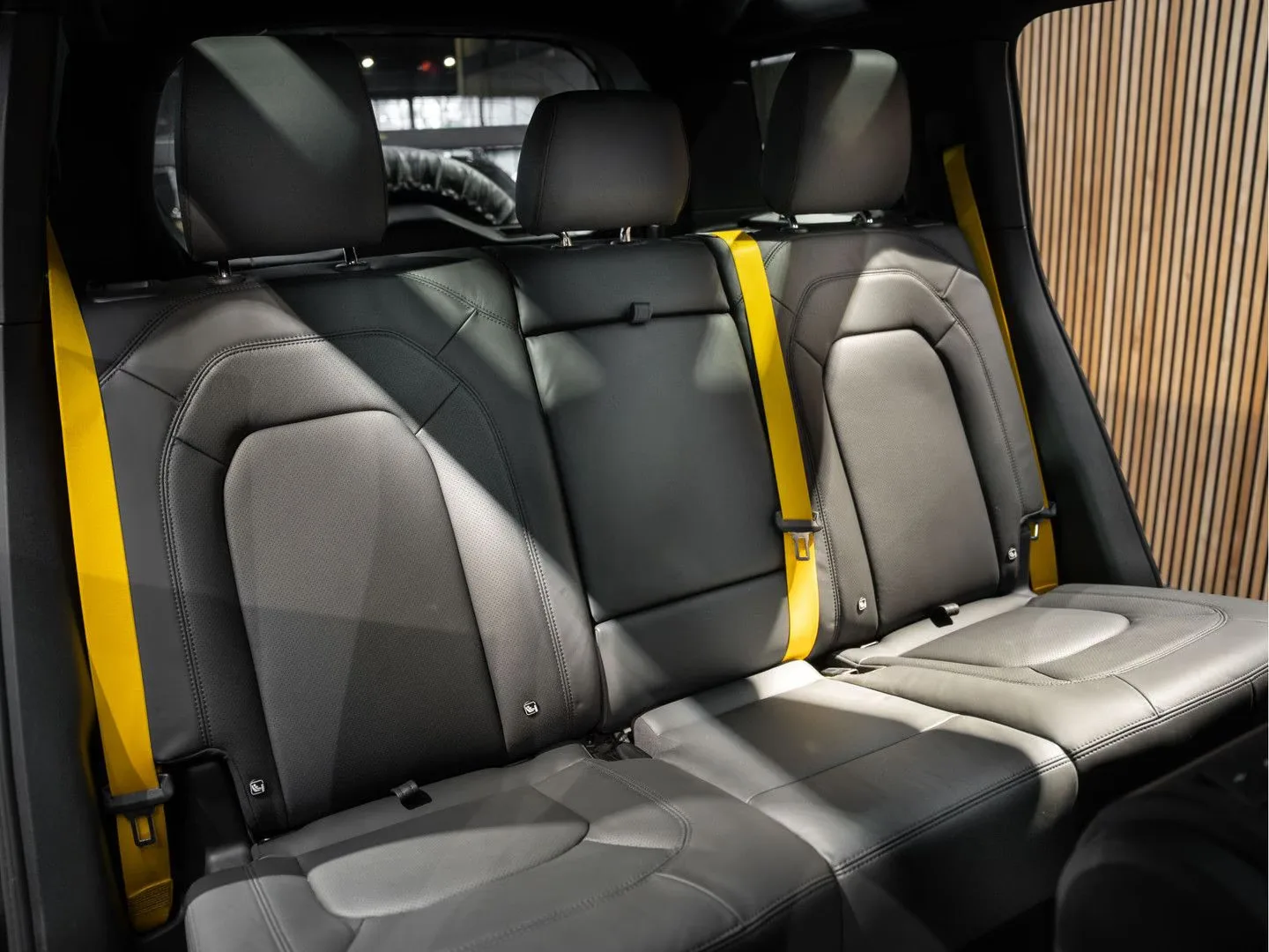 2025 Land Rover Defender 110 PHEV P300e X-Dynamic HSE Urban Automotive, 11/30