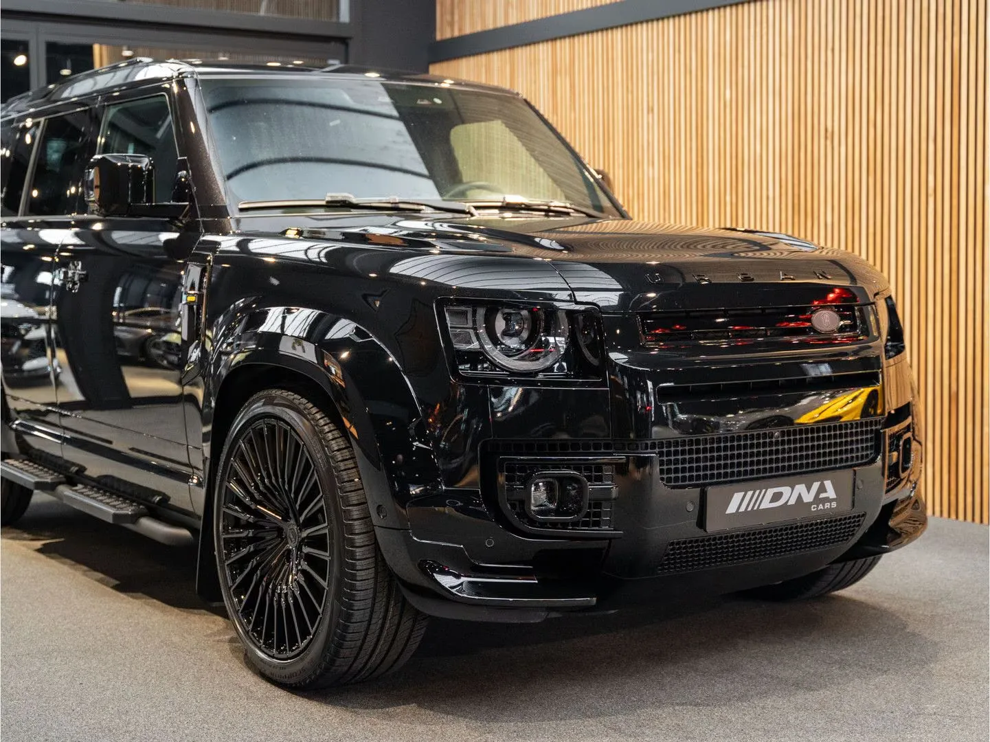 2025 Land Rover Defender 110 PHEV P300e X-Dynamic HSE Urban Automotive, 12/30