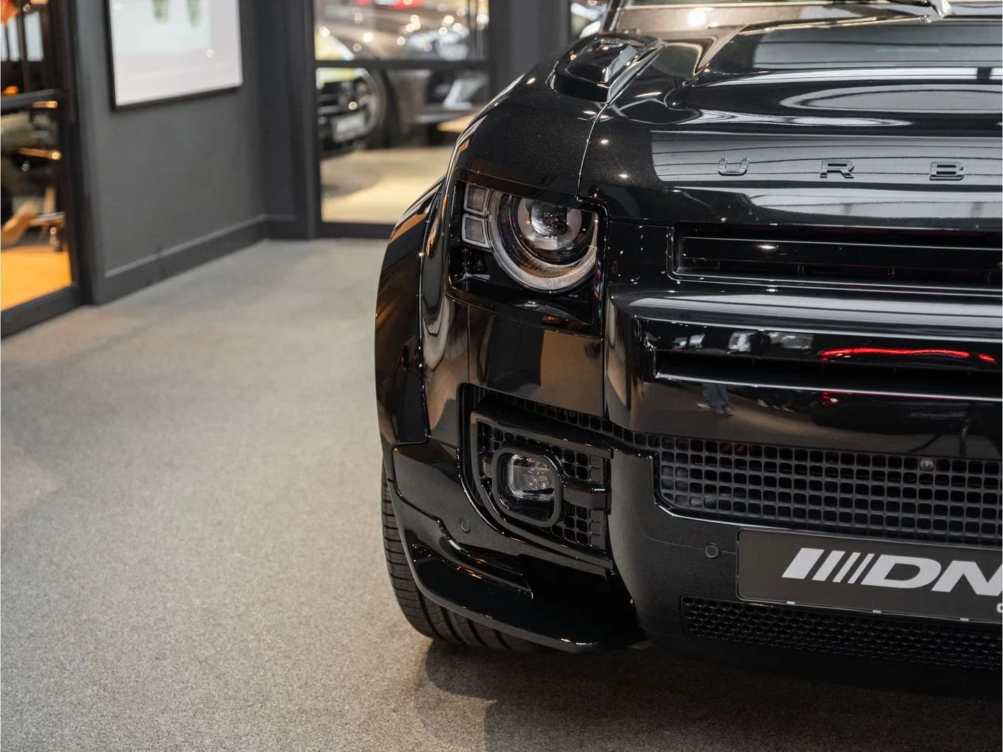 2025 Land Rover Defender 110 PHEV P300e X-Dynamic HSE Urban Automotive, 17/30