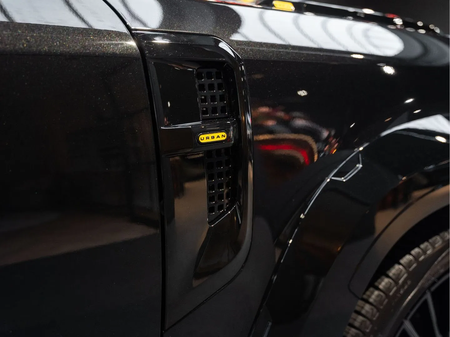 2025 Land Rover Defender 110 PHEV P300e X-Dynamic HSE Urban Automotive, 19/30