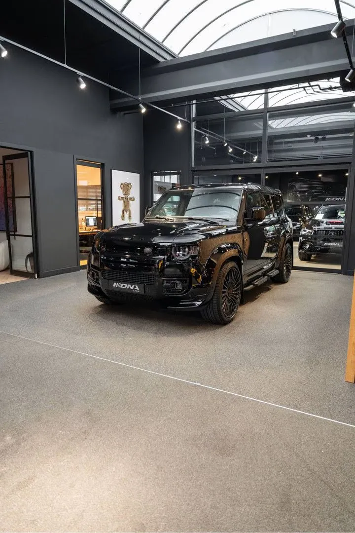 2025 Land Rover Defender 110 PHEV P300e X-Dynamic HSE Urban Automotive, 24/30