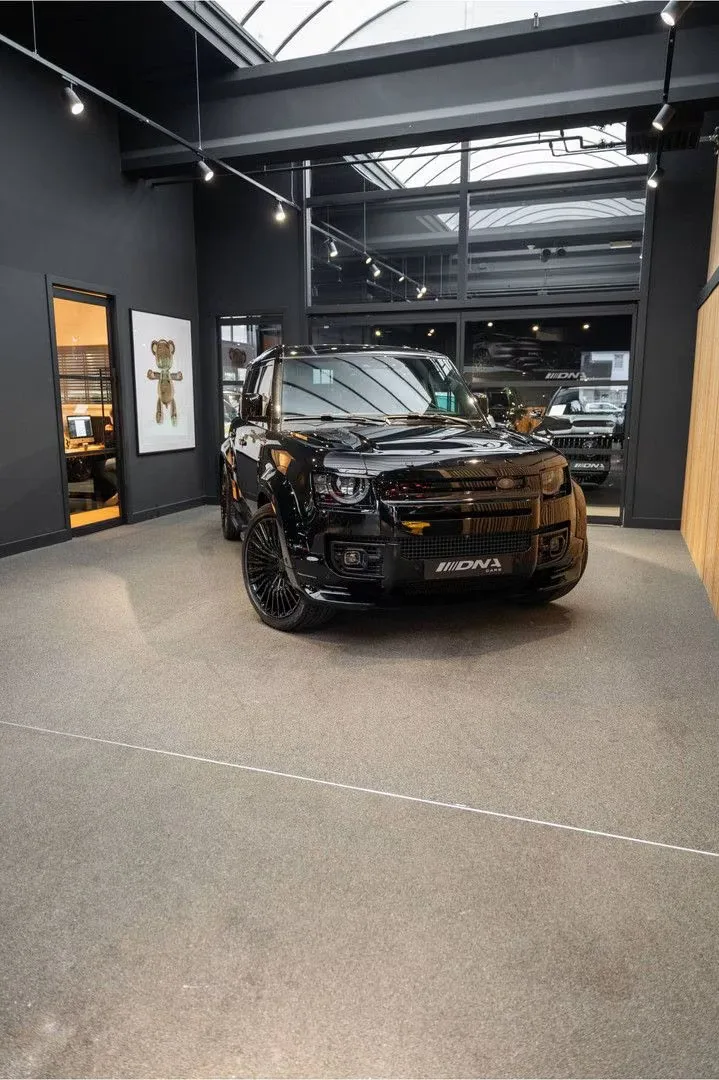 2025 Land Rover Defender 110 PHEV P300e X-Dynamic HSE Urban Automotive, 25/30